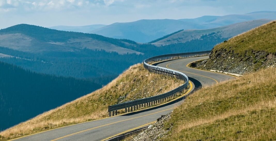 Drumul către pârtia Transalpina a intrat în reabilitare