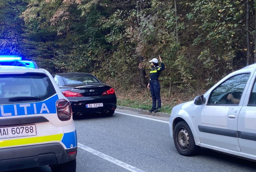 Tir, implicat într-un accident rutier în Defileul Jiului. Sunt 3 victime