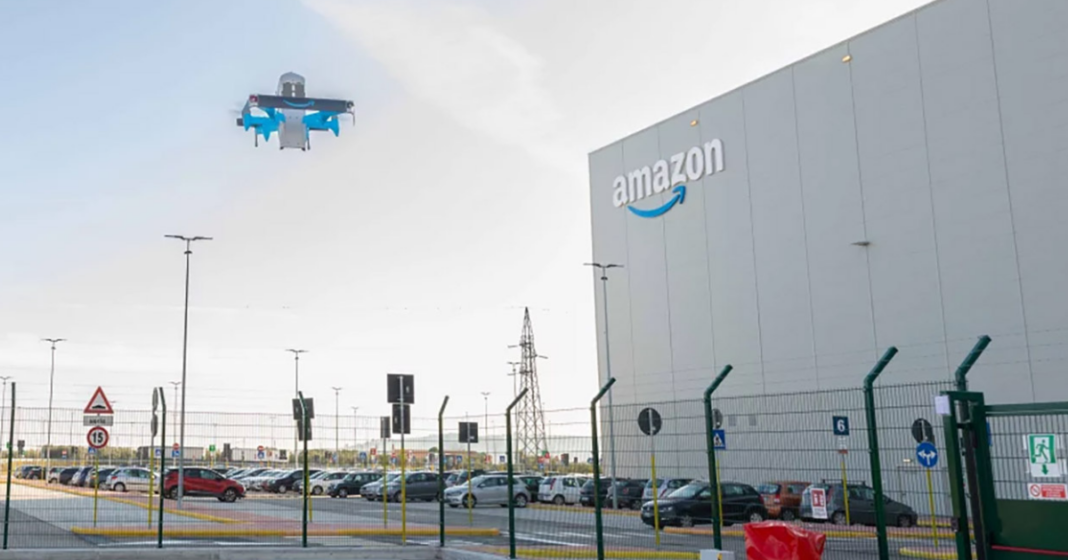 Amazon a testat livrarea coletelor cu drone, în Italia