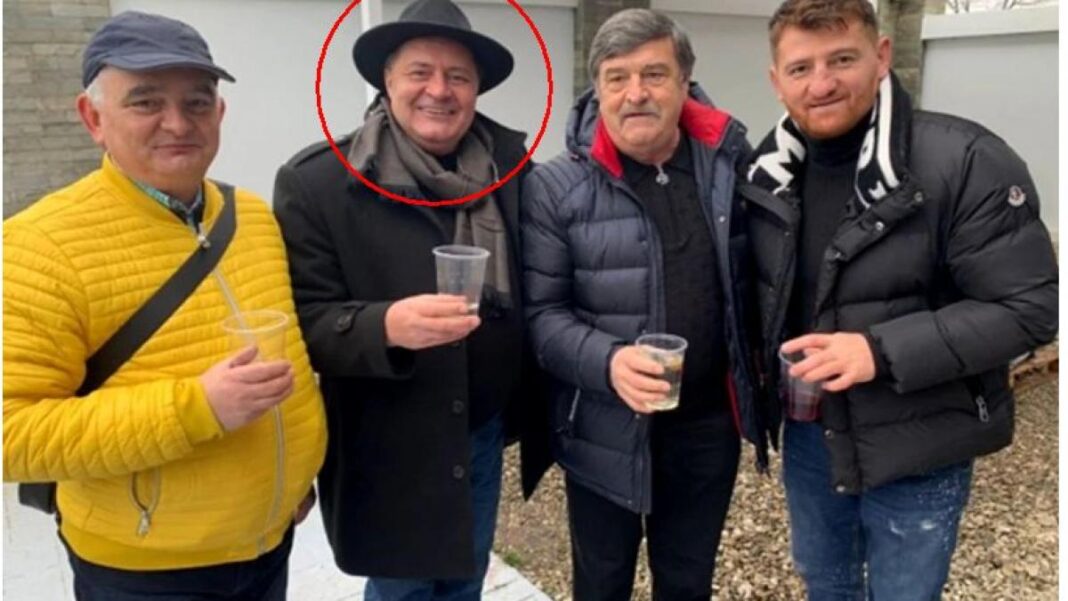 HotNews: Șeful AEP, Toni Greblă, fotografiat cu un apropiat al lui Călin Georgescu, la tăierea porcului, în casa de la Izvorani