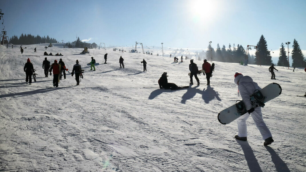 S-a închis domeniul schiabil al staţiunii Sinaia din cauza vântului puternic 