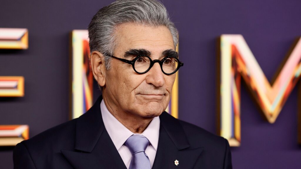 Eugene Levy a descris fumul negru care a apărut la orizont înainte de a evacua

