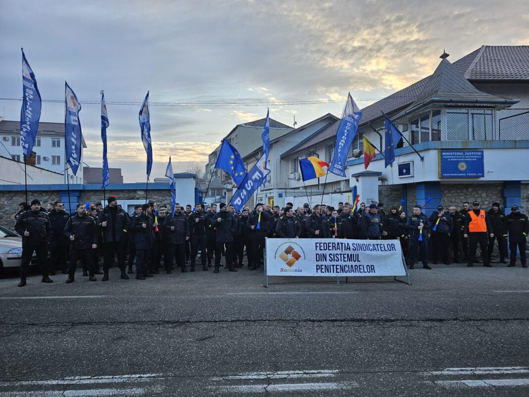 Oamenii au ieșit de mai multe ori în stradă