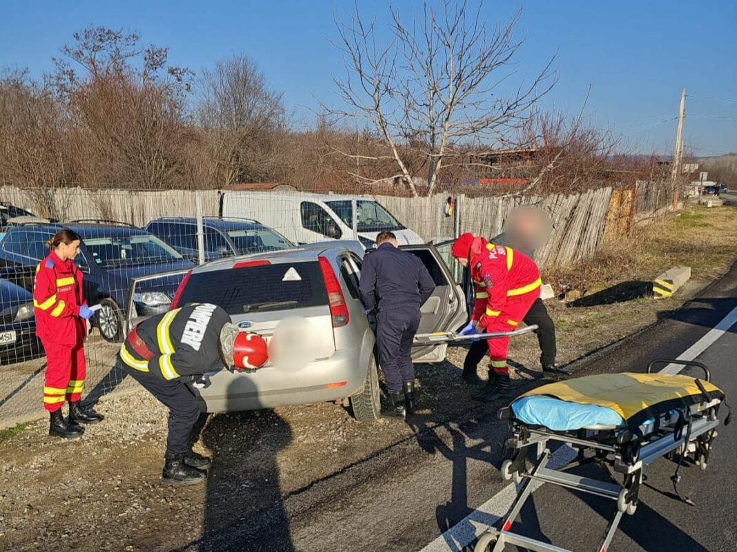 Două victime după coliziunea dintre două autoturisme