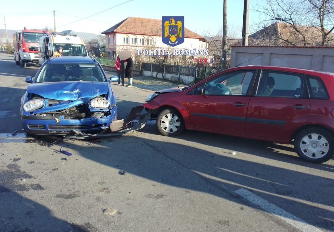 În accident au fost implicate două autoturisme