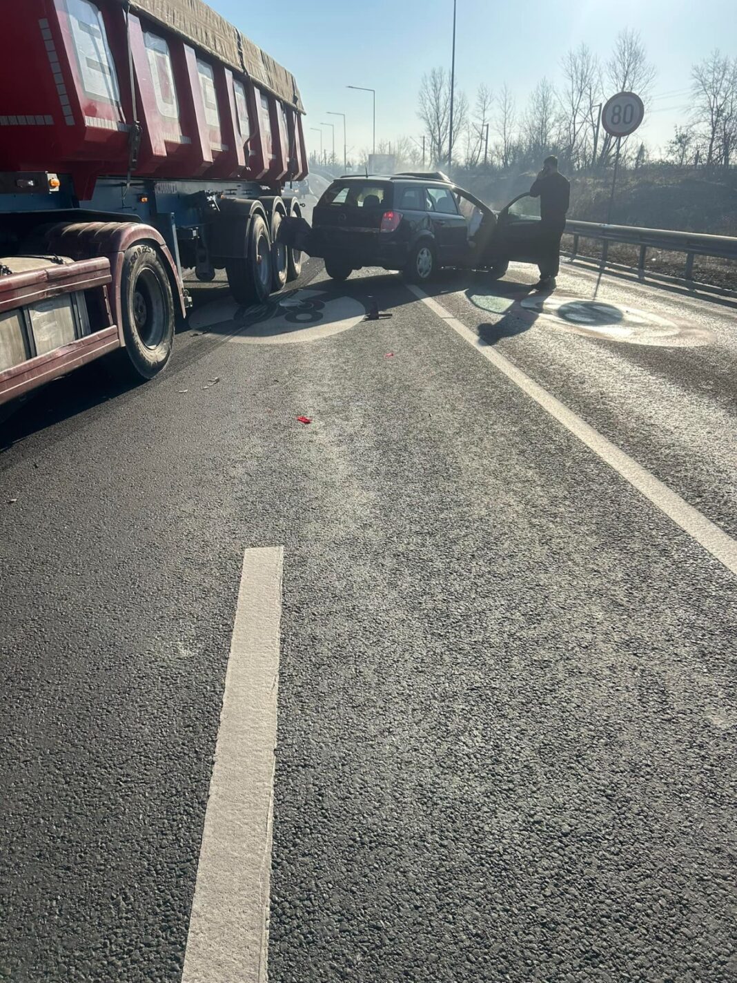 În evenimentul rutier a fost implicat un tir și un autoturism