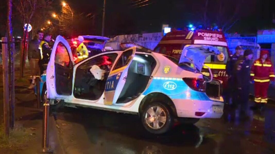 Opt persoane, rănite într-un accident în care a fost implicată o mașină de poliție