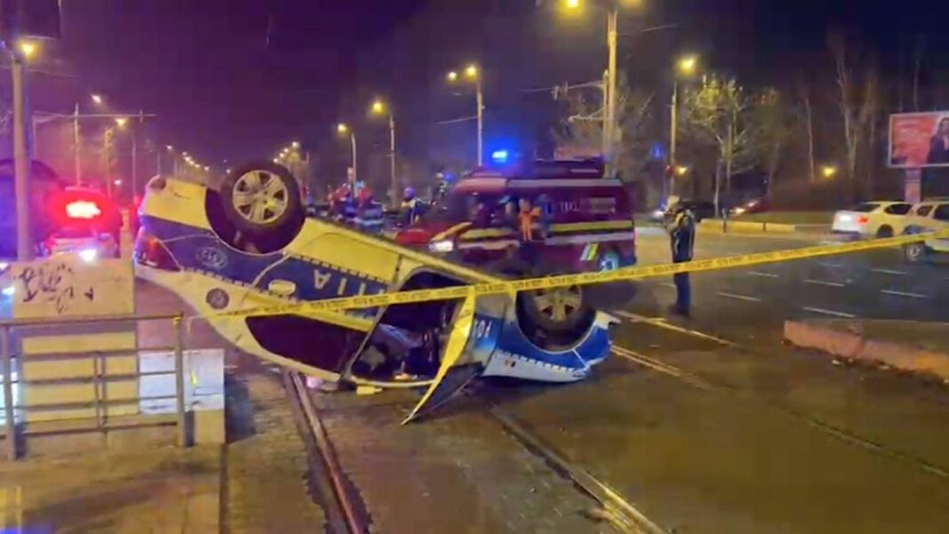 Poliţistă rănită într-un accident în care a fost implicată autospeciala în care se afla