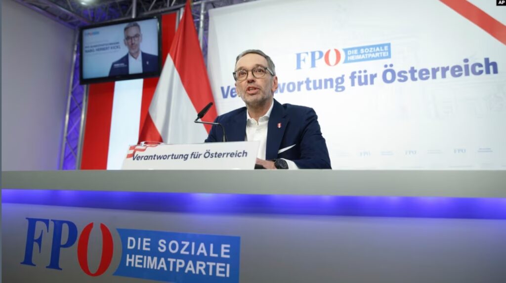 Liderul Partidului Libertăţii din Austria, Herbert Kickl, la o conferinţă de presă, la Viena, Austria