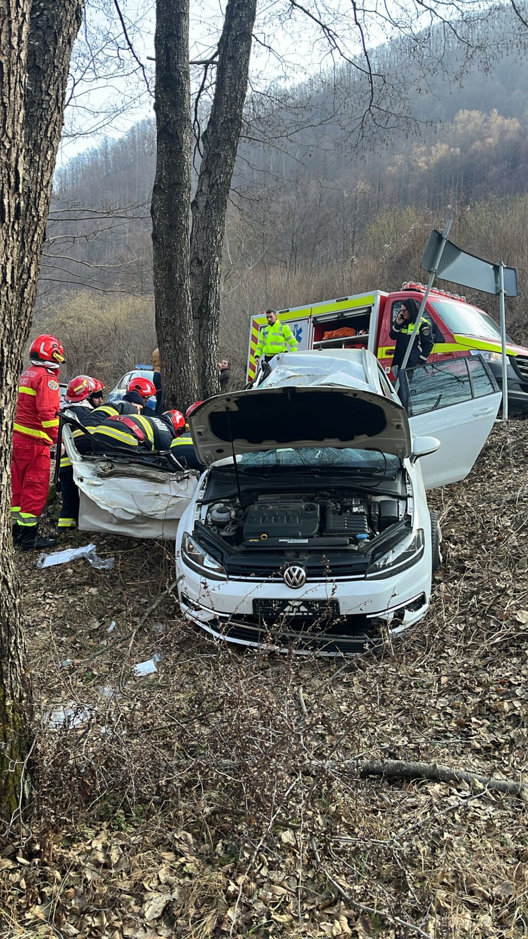 Trei răniți într-un accident rutier pe DN 7A , în Brezoi