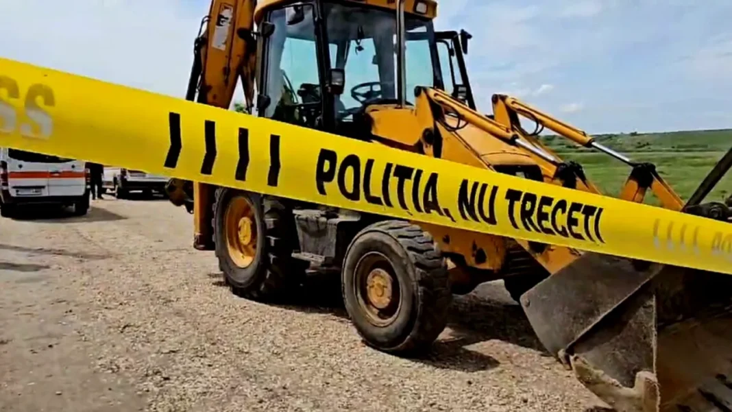 Doi bărbaţi au murit după ce cupa unui excavator a căzut peste ei