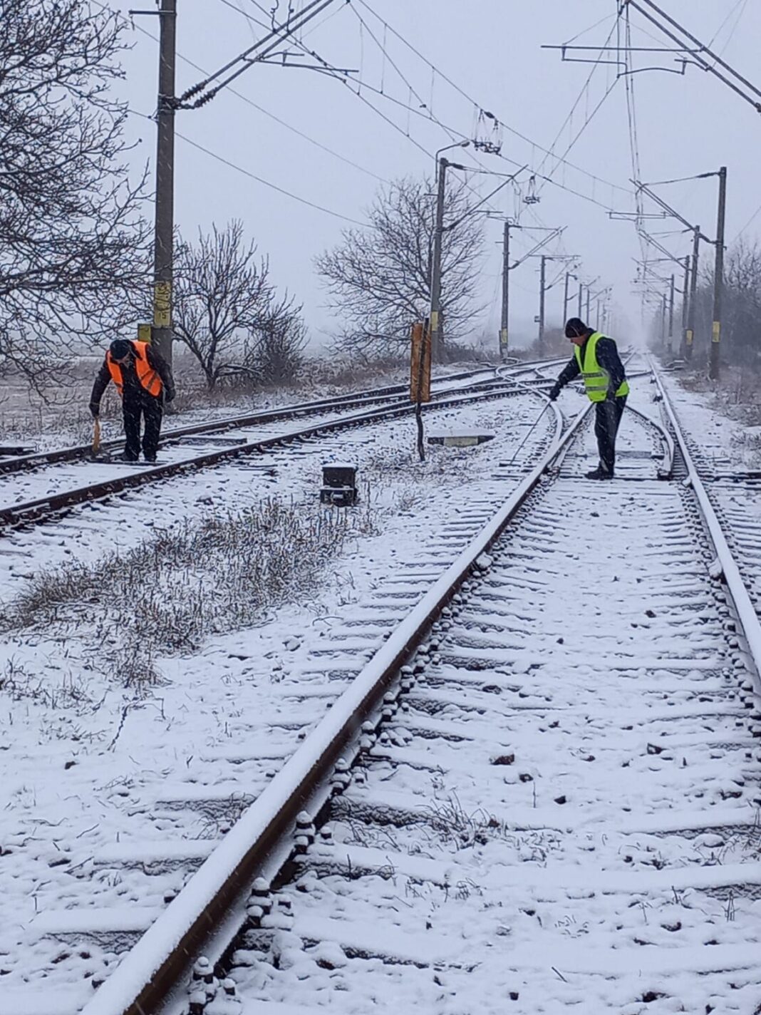 Un tren de călători a deraiat între staţiile Malnaş Băi şi Bicsadu Oltului