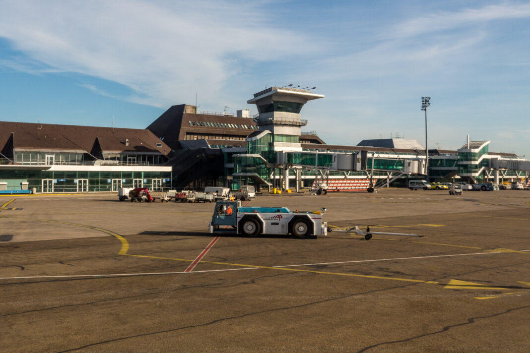 Alertă cu bombă pe aeroportul din Strasbourg