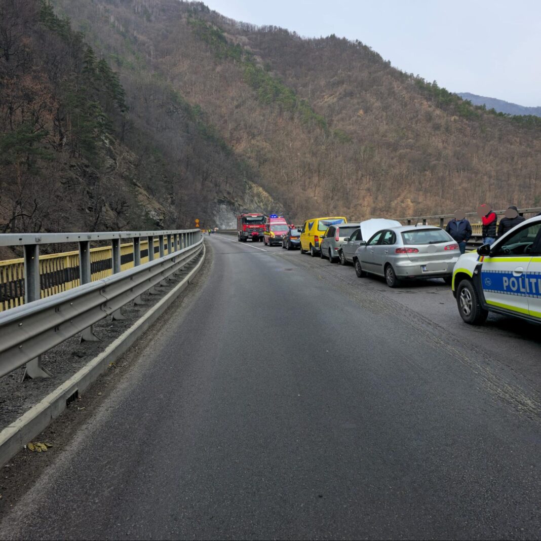 Coliziune între cinci autoturisme pe DN 7