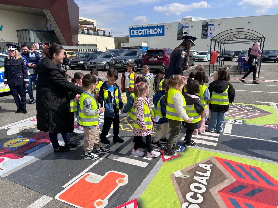 Eveniment dedicat publicului, desfășurat în parcarea centrului comercial Shopping City Râmnicu Vâlcea