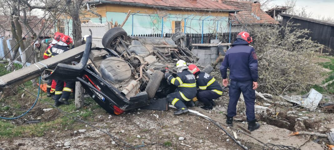 Un șofer și-a pierdut viața după ce s-a răsturnat cu mașina la Bucovăț