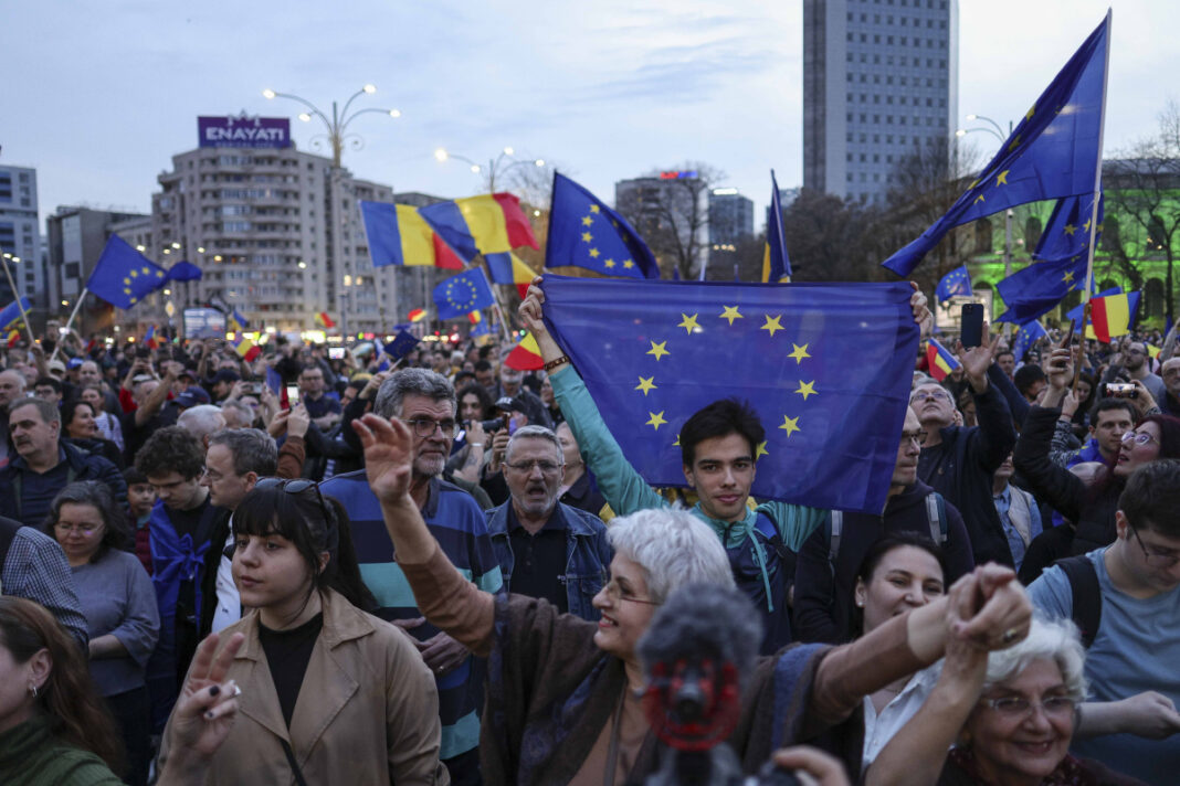 Mii de persoane au participat la mitinguri pro-Europa în mai multe orașe din țară