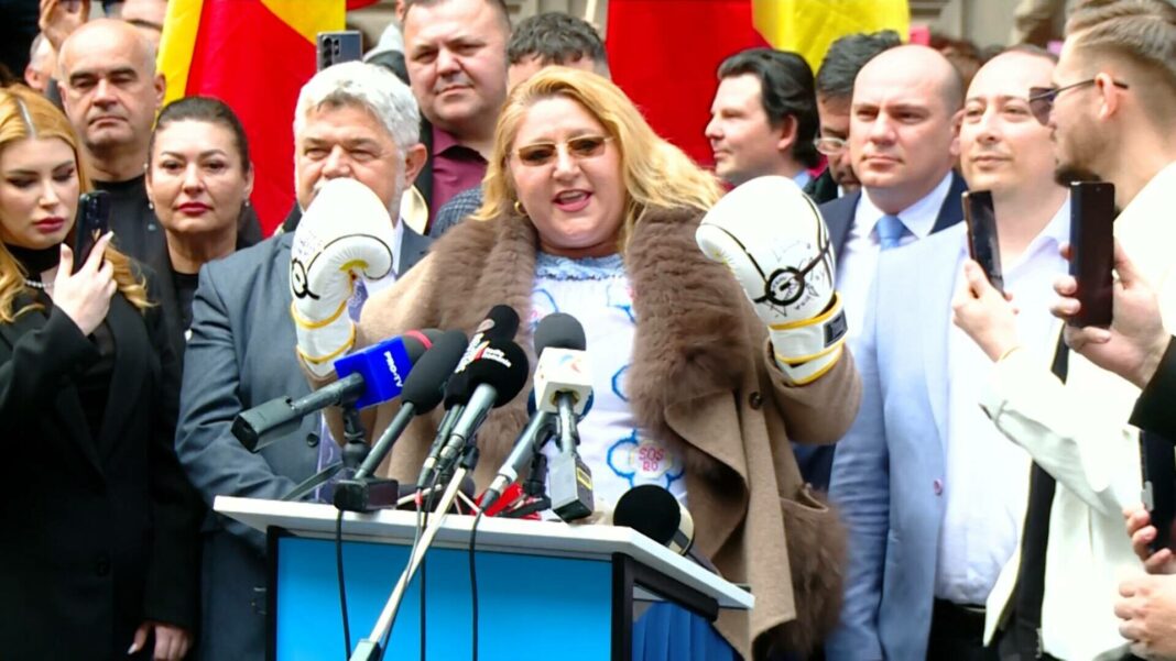 Diana Şoşoacă şi-a depus candidatura la președinție... purtând mănuşi de box