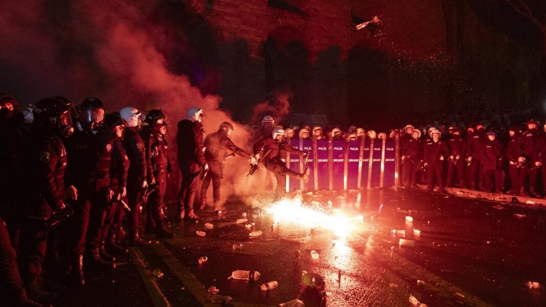 Noi proteste violente în Turcia